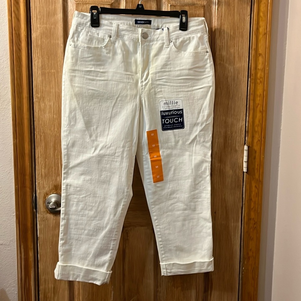 NWT Bandolino White Millie Capri